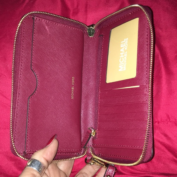❤️❤️Michael Kors, Wallet❤️❤️ - Picture 4 of 4